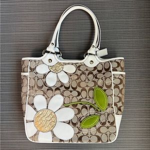 *like new* Coach floral embroidered tote with matching wristlet